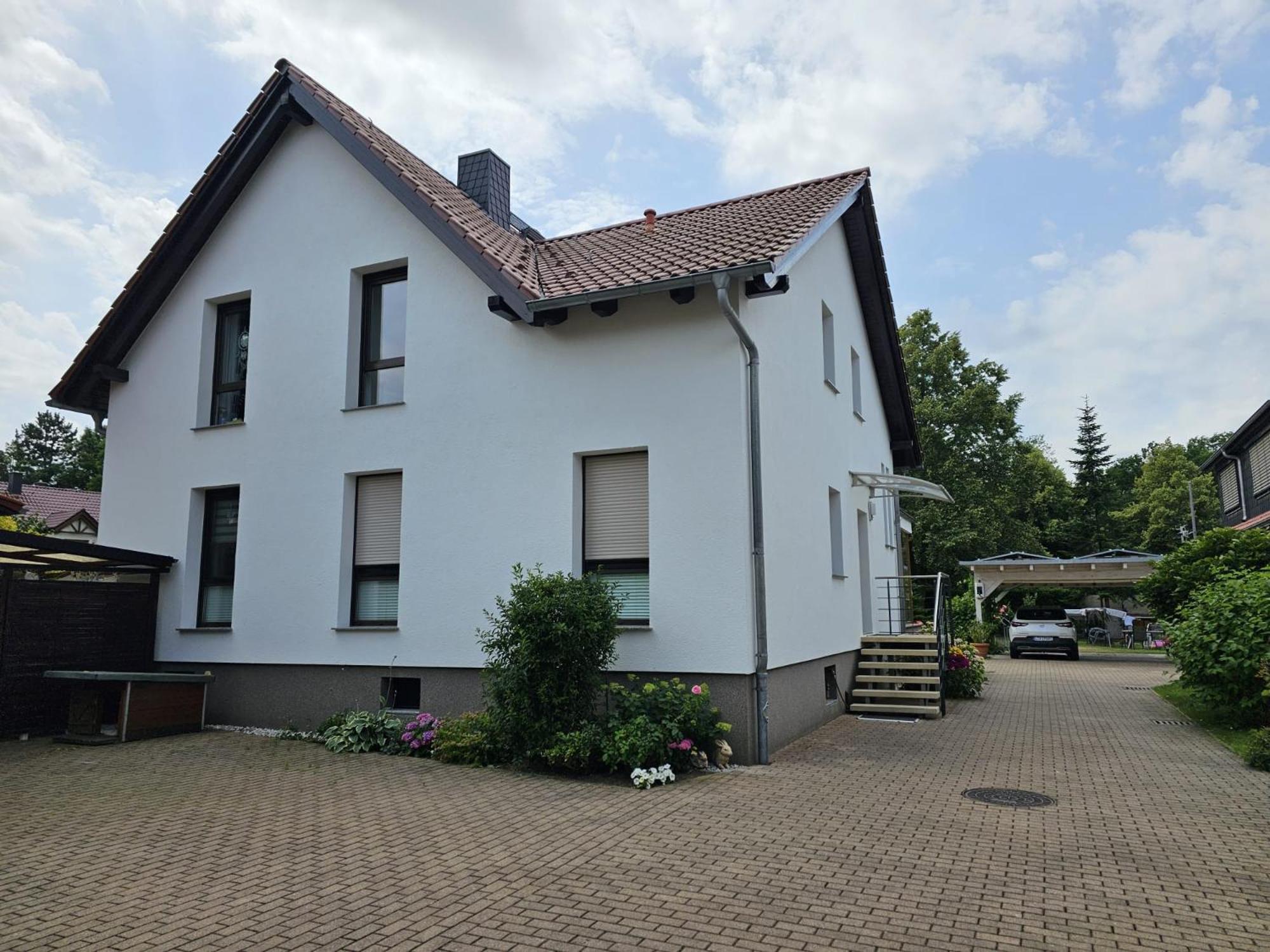 Apartment In Familienhaus Mit Garten, Terrasse, Carport Mit E-ladestation, Suedost Leipzig