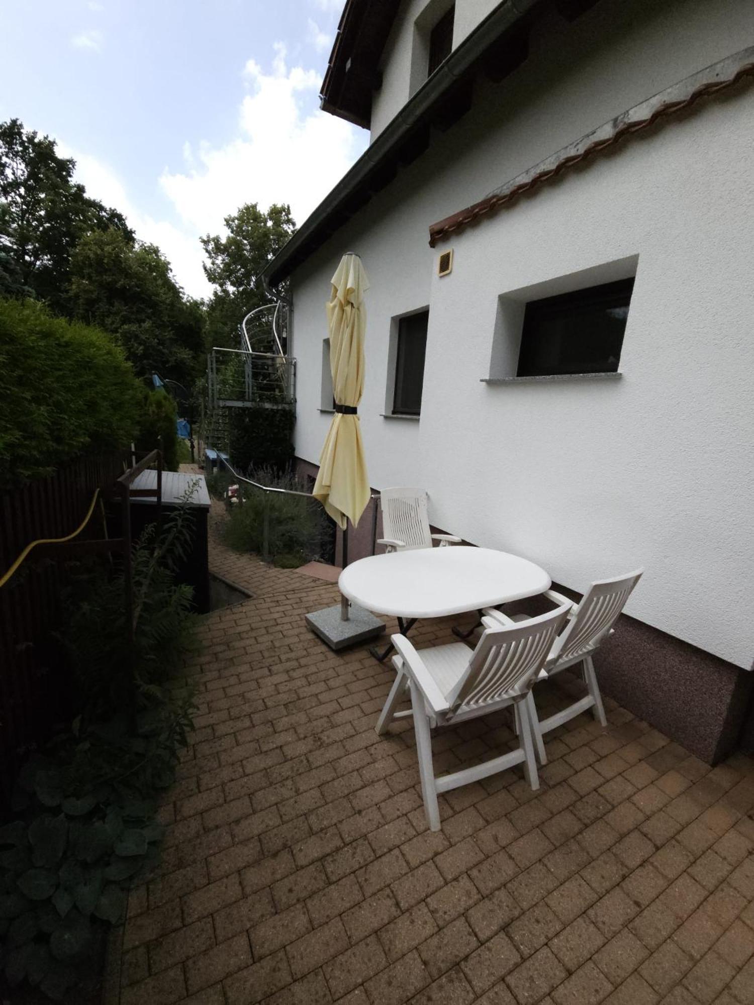 In Familienhaus Mit Garten, Terrasse, Carport Mit E-ladestation, Suedost Apartment